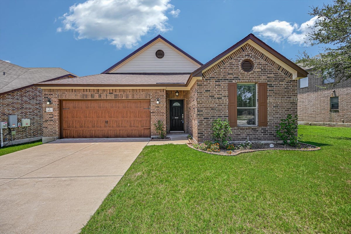 View 860 Water Hyacinth LOOP in Crystal Crossing 860 Water Hyacinth LOOP - front exterior - Luxury home in Crystal Crossing, Leander, TX