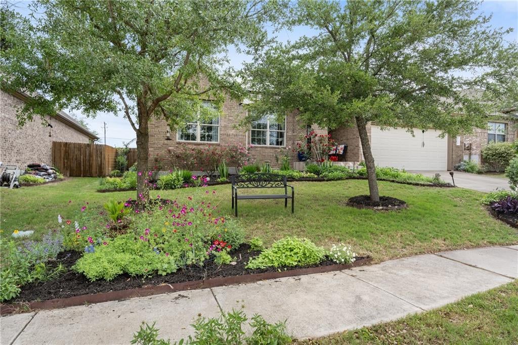 8600 Vantage Point Dr - front exterior - Luxury home in Ridgeview Ph 1, Austin, TX