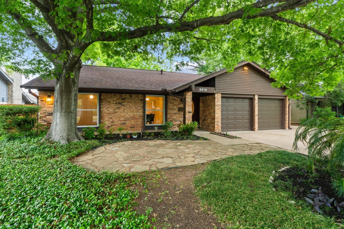 Living area at 8610 Melshire Dr - 3 bed 3 bath home