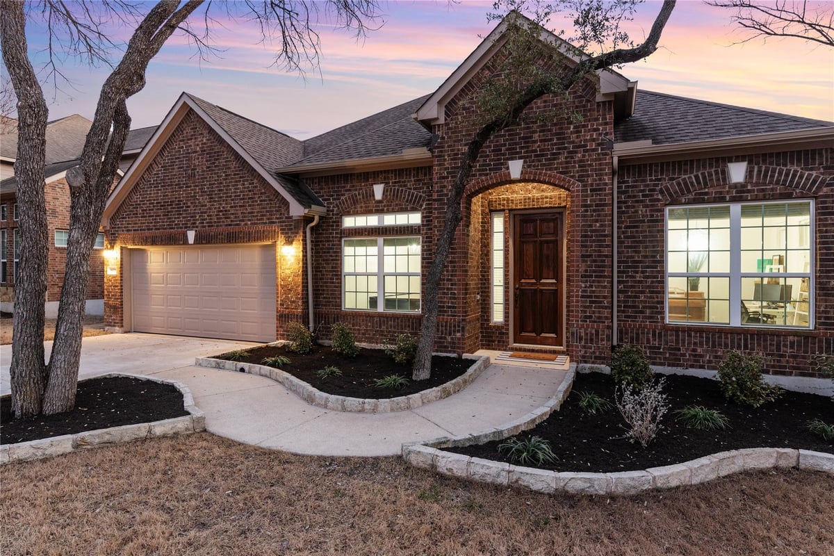 8611 Vantage Point Dr - front exterior - Luxury home in Ridgeview Ph 1, Austin, TX