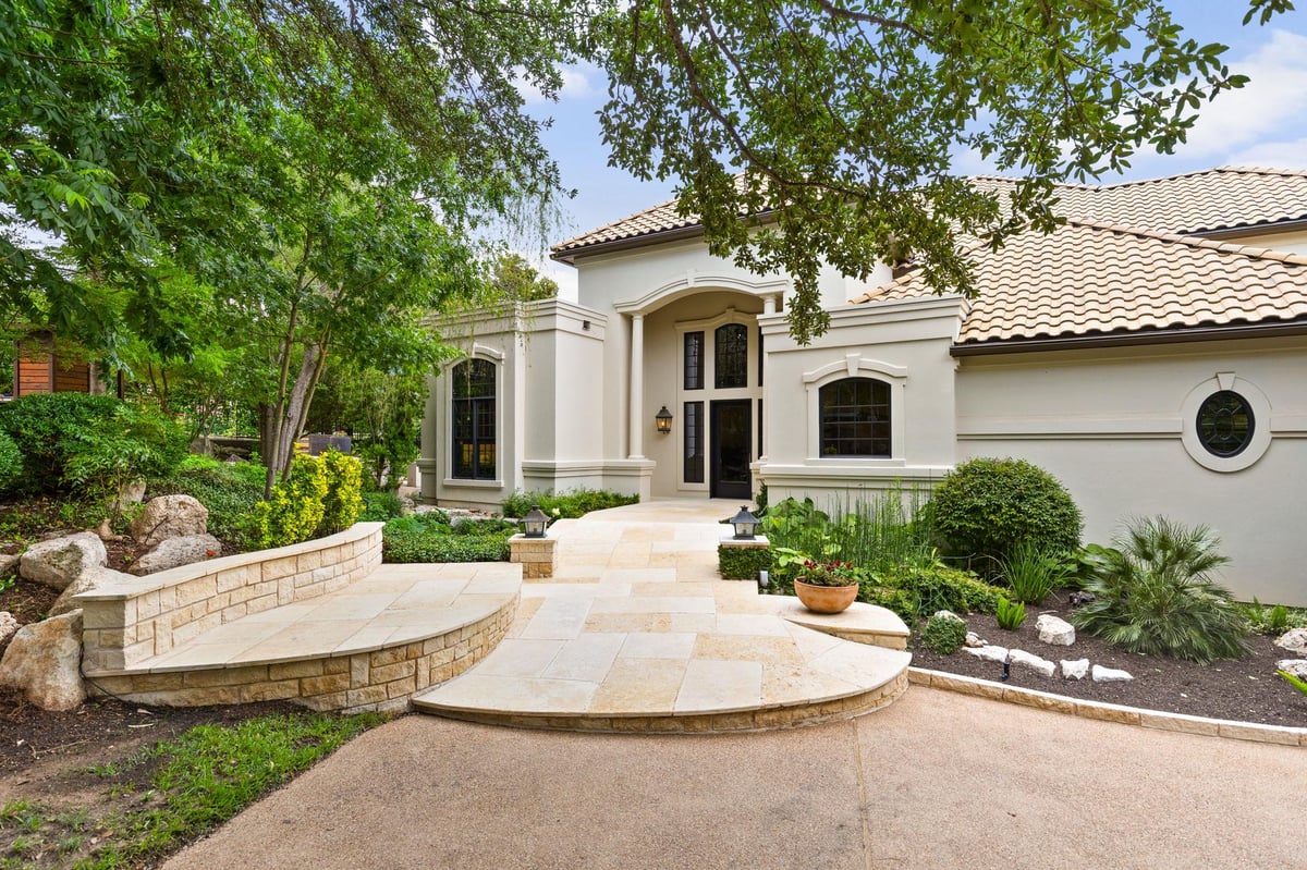 View 8634 Navidad DR in Barton Creek Sec G Ph 01 8634 Navidad DR - property photo 1 - Luxury home in Barton Creek Sec G Ph 01, Austin, TX