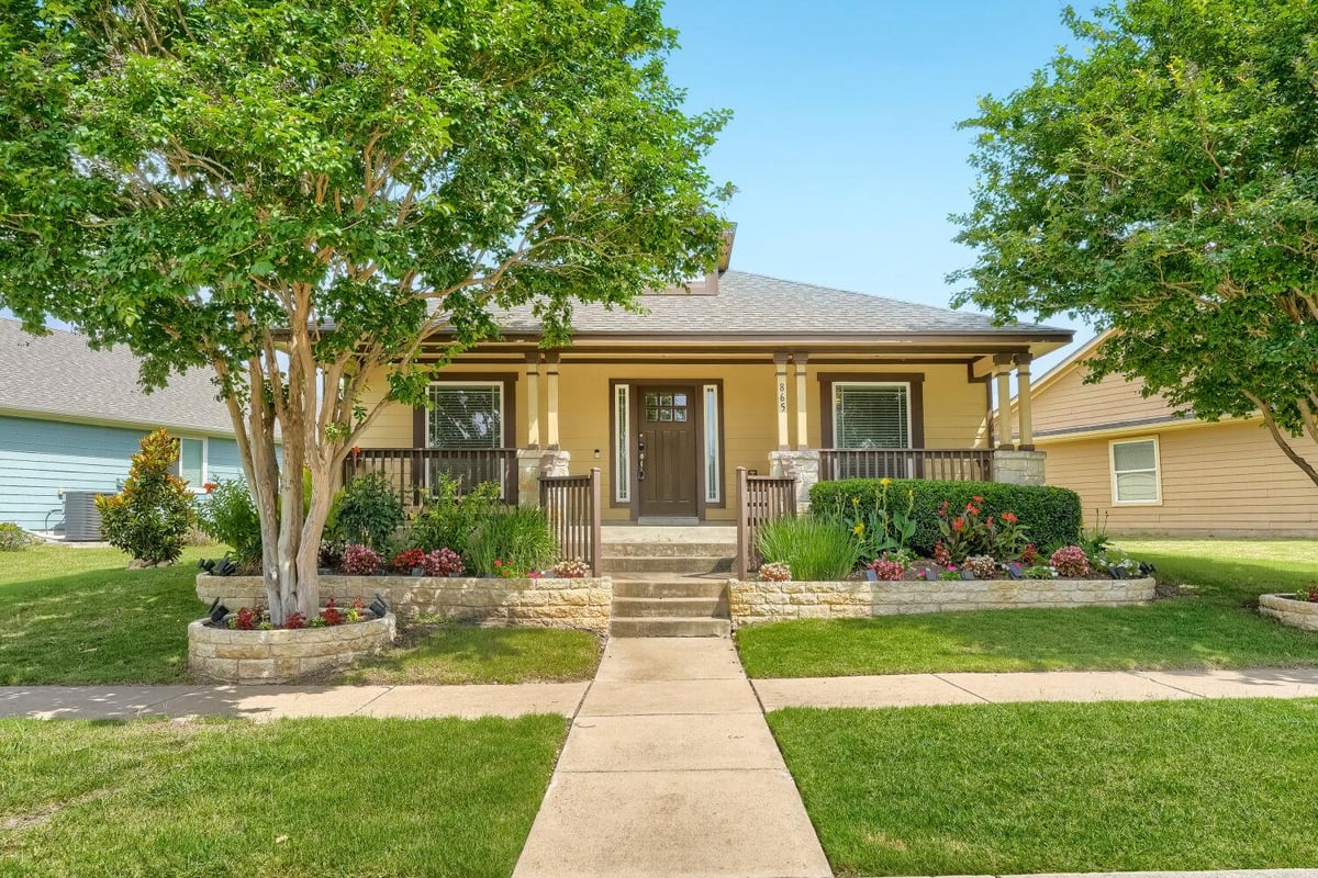 865 Heritage Springs TRL - front exterior - Luxury home in Turtle Crk Village Ph 4 Sec B, Round Rock, TX