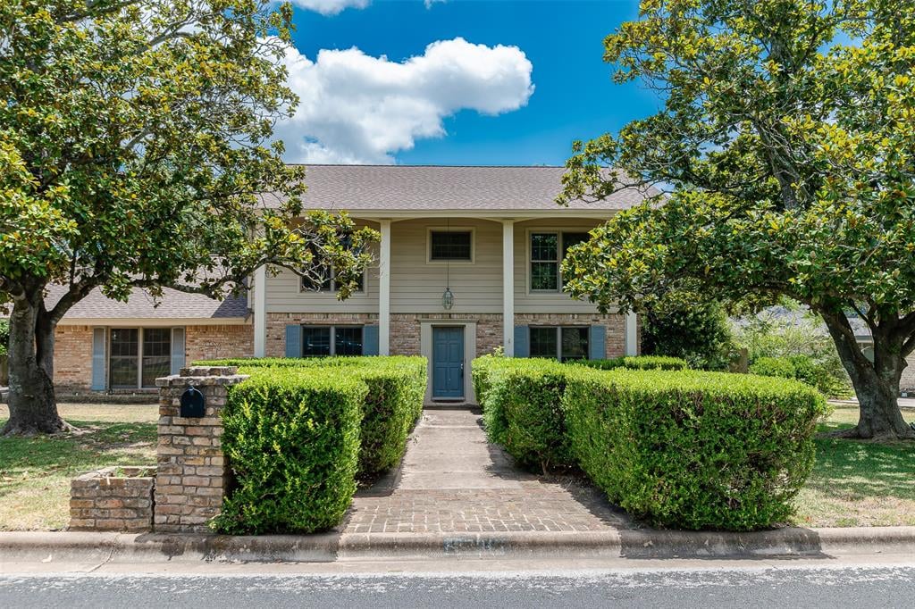 View 8701 Crest Ridge Cir in Balcones Village 8701 Crest Ridge Cir - front exterior - Luxury home in Balcones Village, Austin, TX
