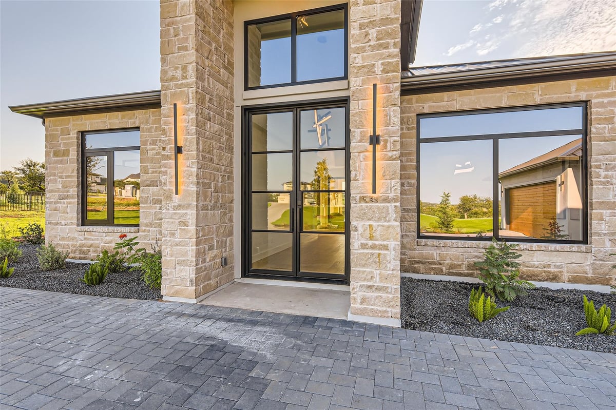 Living area at 8701 Rollins Dr - Belvedere Ph Vii-A, Austin, TX