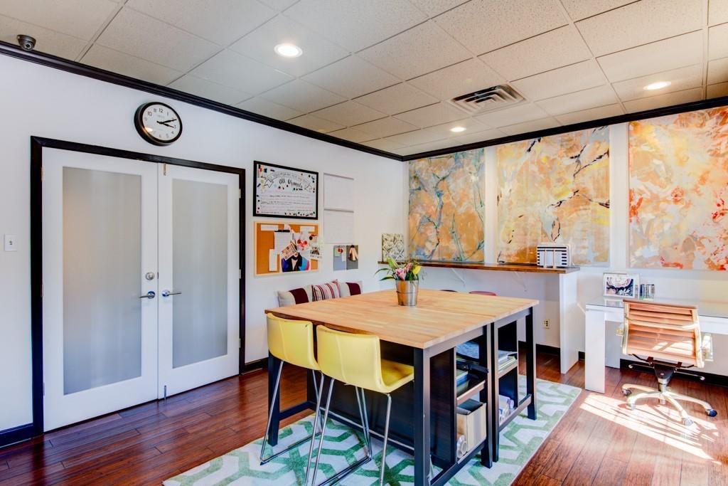 View 8701 Shoal Creek Blvd Unit #D302 & D304 in Shoal Creek 8701 Shoal Creek Blvd Unit #D302 & D304 - front exterior - Luxury home in Shoal Creek, Austin, TX