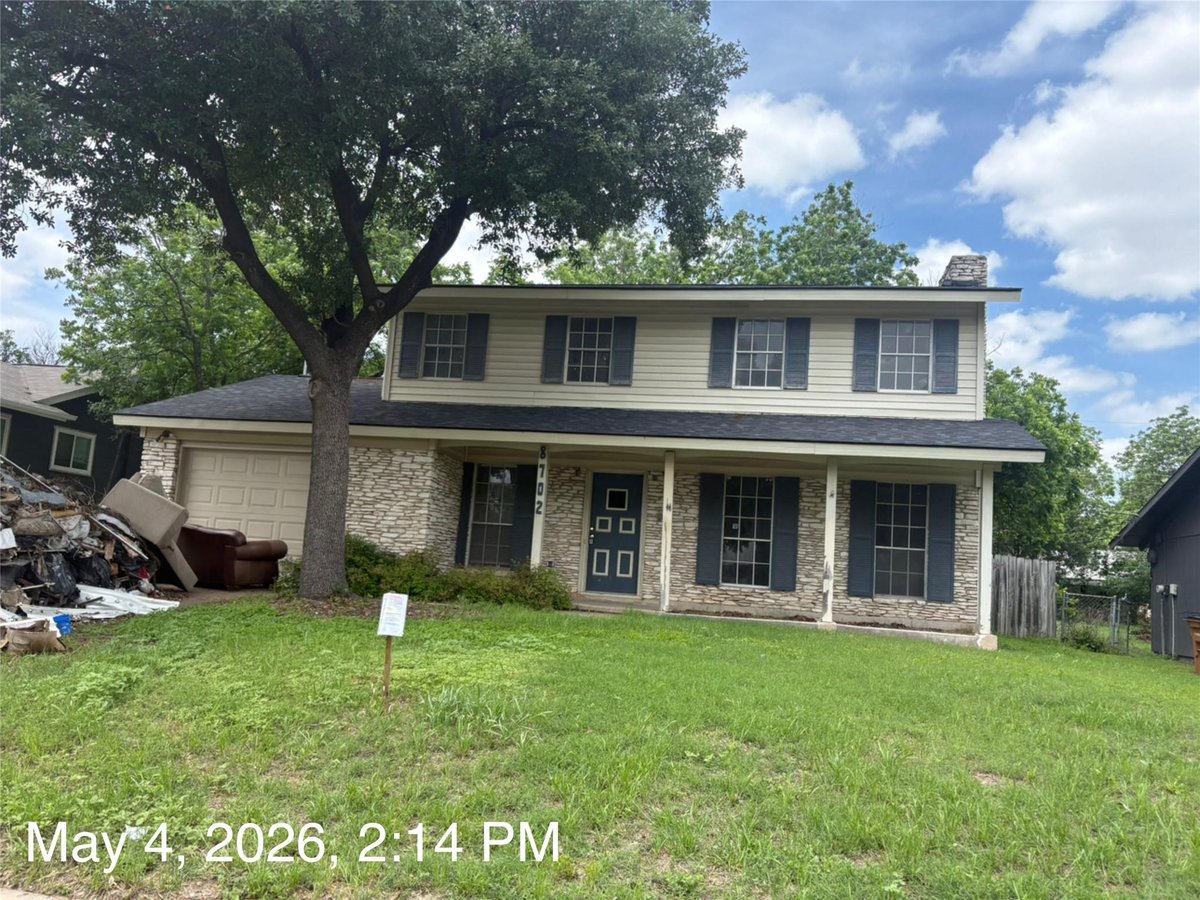 8702 Bridgeport DR - front exterior - Luxury home in Jamestown Sec 01, Austin, TX