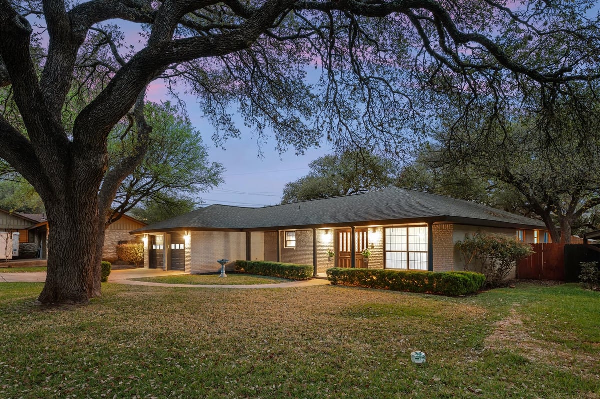 View 8709 Honeysuckle TRL in Westover Hills Sec 01 8709 Honeysuckle TRL - property photo 1 - Luxury home in Westover Hills Sec 01, Austin, TX