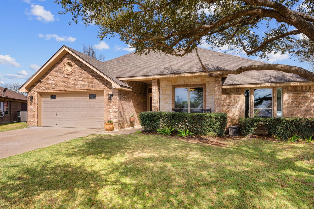 Living area at 8714 Hansom Cab Cir - 4 bed 2 bath home