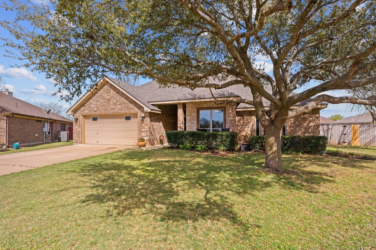 Kitchen at 8714 Hansom Cab Cir - 4 bed 2 bath home