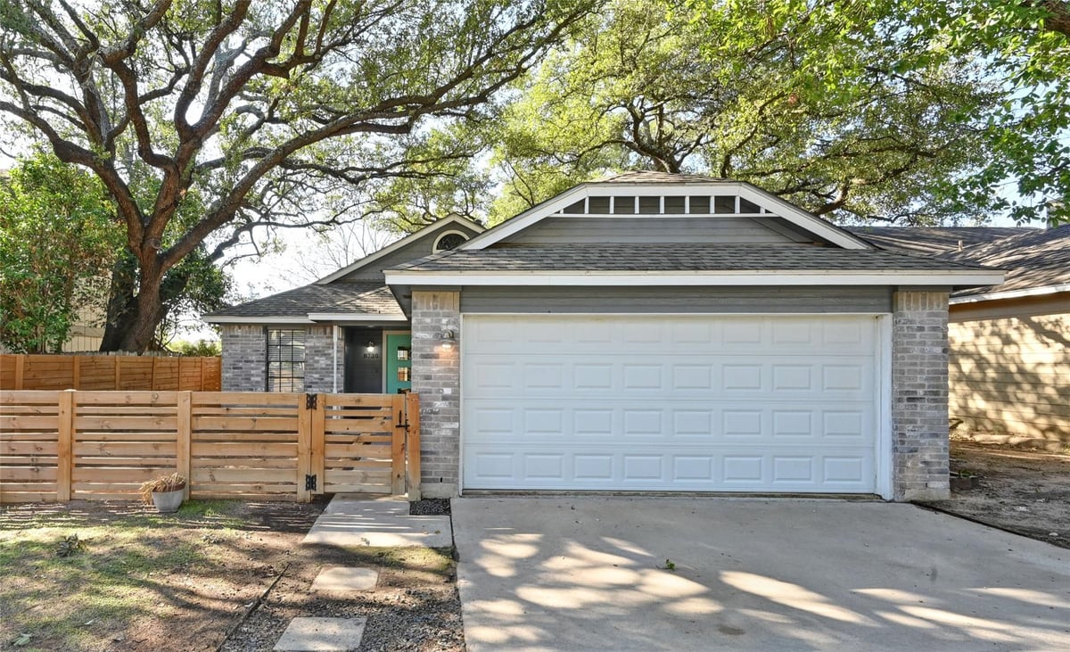 View 8730 Birmingham DR in Buckingham Estates Ph 3 Sec 5 8730 Birmingham DR - property photo 1 - Luxury home in Buckingham Estates Ph 3 Sec 5, Austin, TX