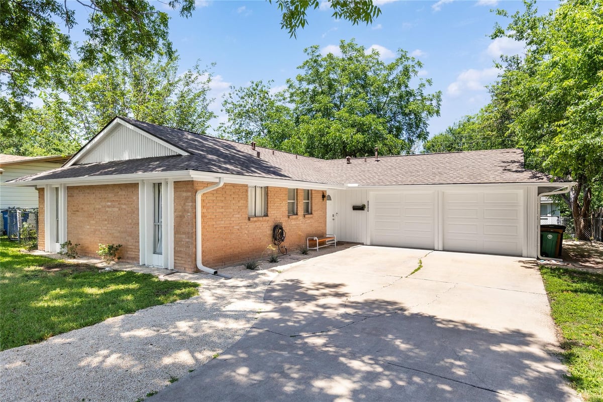 8800 Parkfield DR - front exterior - Luxury home in Wooten Village Sec 02, Austin, TX