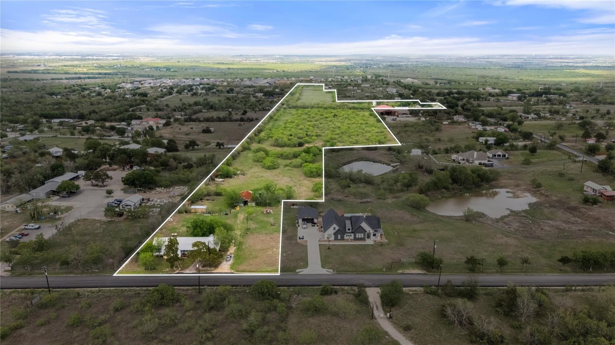 View 8802 Evelyn RD in ABS 523 SUR 4 MONTGOMERY J S ACR 8802 Evelyn RD - property photo 1 - Luxury lot in ABS 523 SUR 4 MONTGOMERY J S ACR, Buda, TX