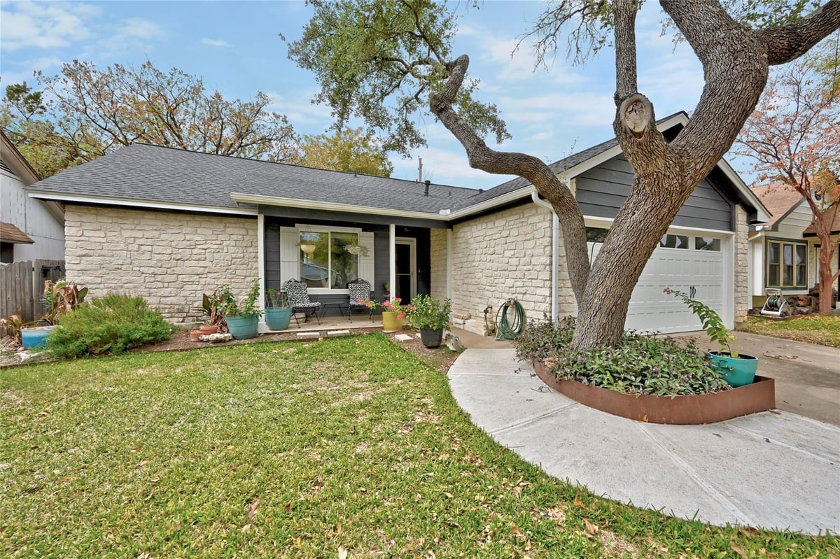 View 8804 United Kingdom Dr in Buckingham Estates Ph Iii Sec 8804 United Kingdom Dr - front exterior - Luxury home in Buckingham Estates Ph Iii Sec, Austin, TX