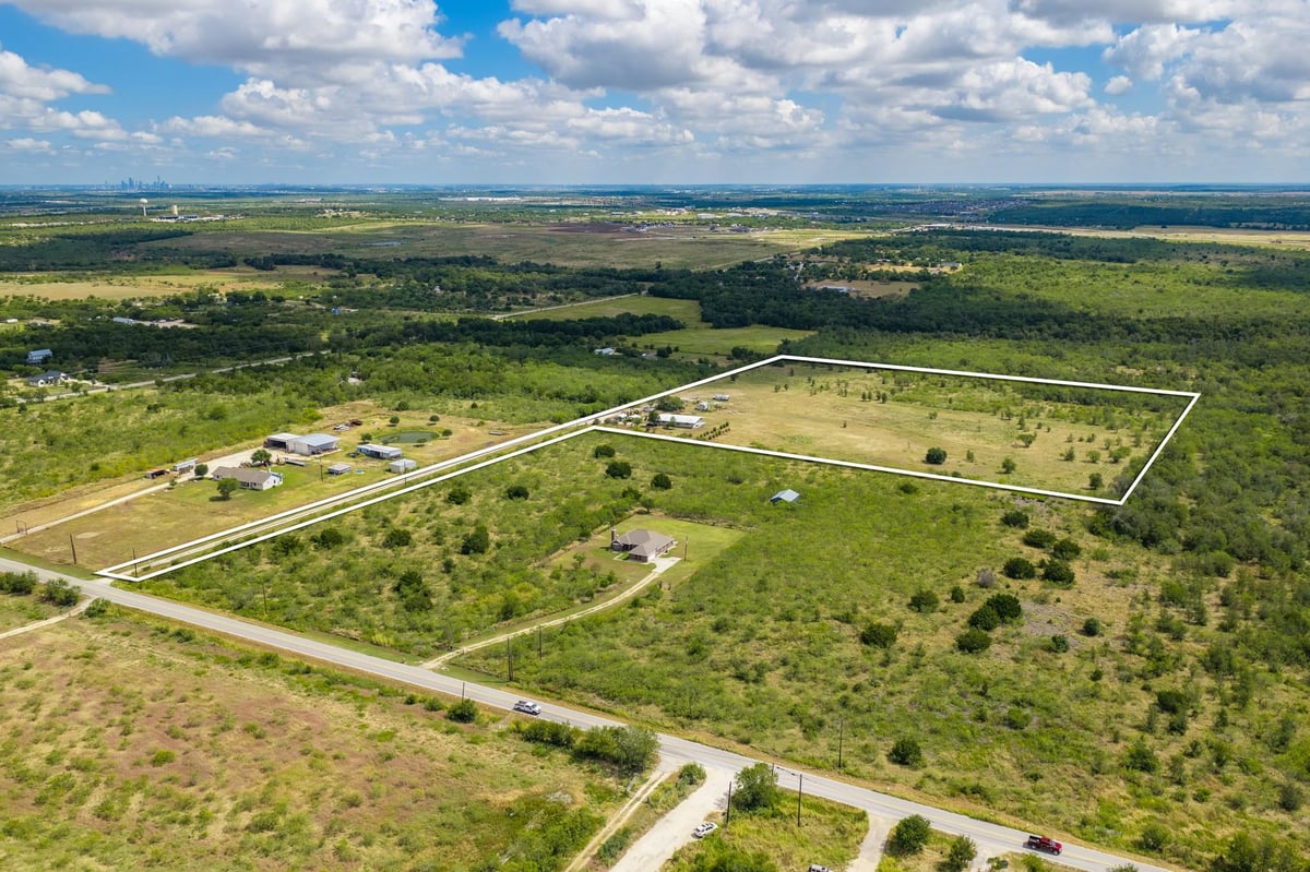 View 8804 Williamson RD in MORA J S 8804 Williamson RD - property photo 1 - Luxury home in MORA J S, Kyle, TX