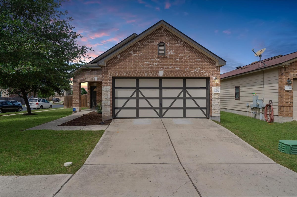 View 8824 Stambourne St in Sheldon 230 Sec 02 Ph 04 8824 Stambourne St - front exterior - Luxury home in Sheldon 230 Sec 02 Ph 04, Austin, TX