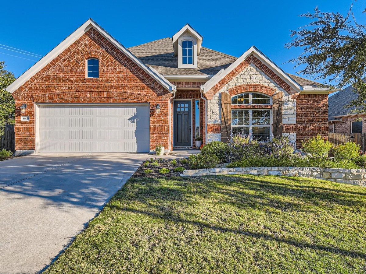 8900 Vantage Point Dr - front exterior - Luxury home in Ridgeview Ph 1, Austin, TX