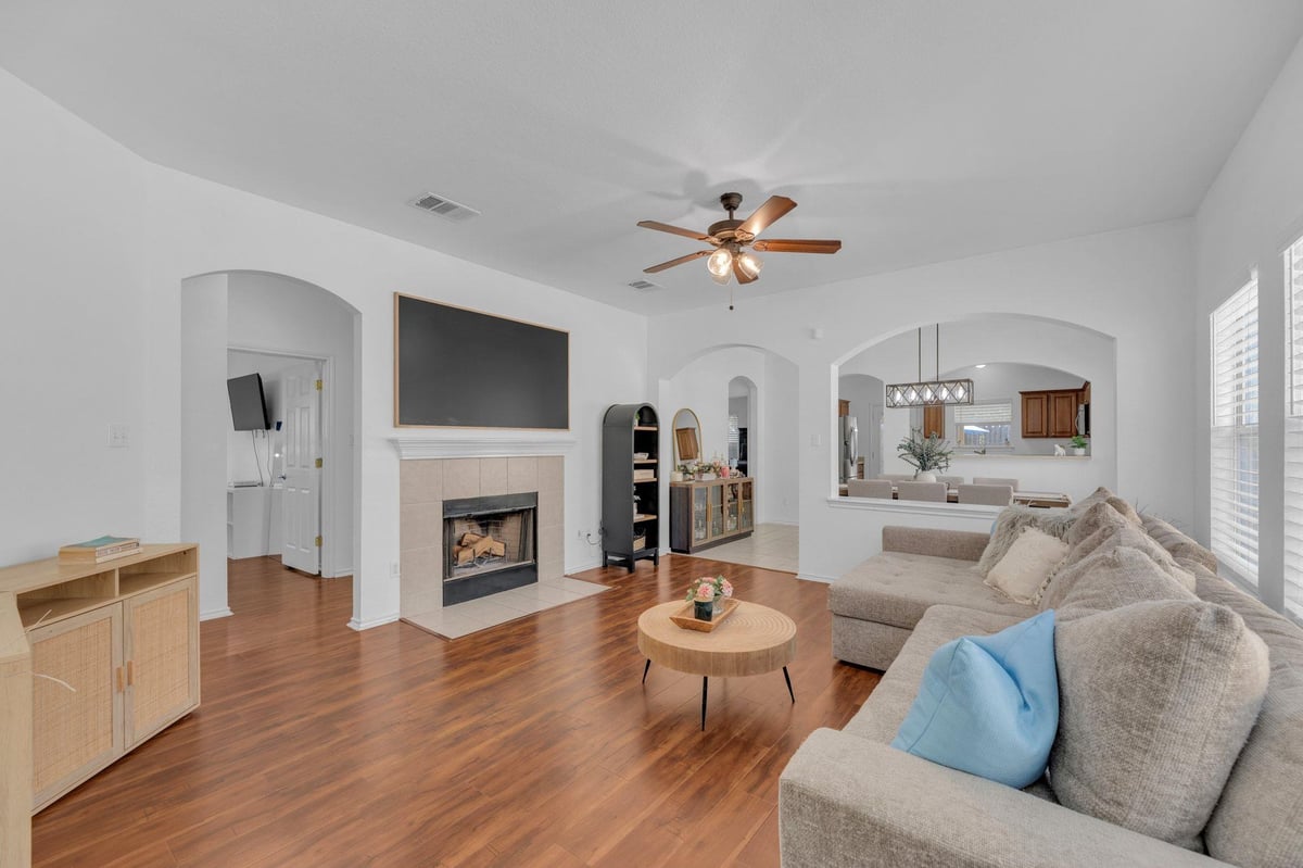 View 8901 Meridian Oak LN in Crossing At Onion Creek Sec 3& 8901 Meridian Oak LN - property photo 1 - Luxury home in Crossing At Onion Creek Sec 3&, Austin, TX