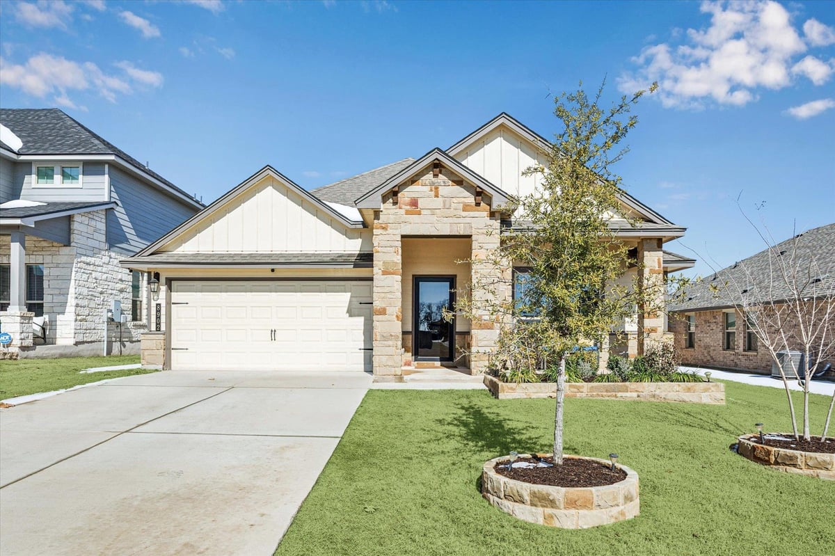 View 8902 Alabama Ave in Lake Pointe Terrace Ph Iii 8902 Alabama Ave - front exterior - Luxury home in Lake Pointe Terrace Ph Iii, Temple, TX