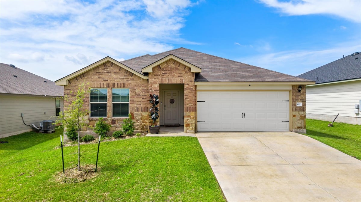 View 8903 Cantera Ridge Rd in Lake Pointe Terrace Ph Iii 8903 Cantera Ridge Rd - front exterior - Luxury home in Lake Pointe Terrace Ph Iii, Temple, TX