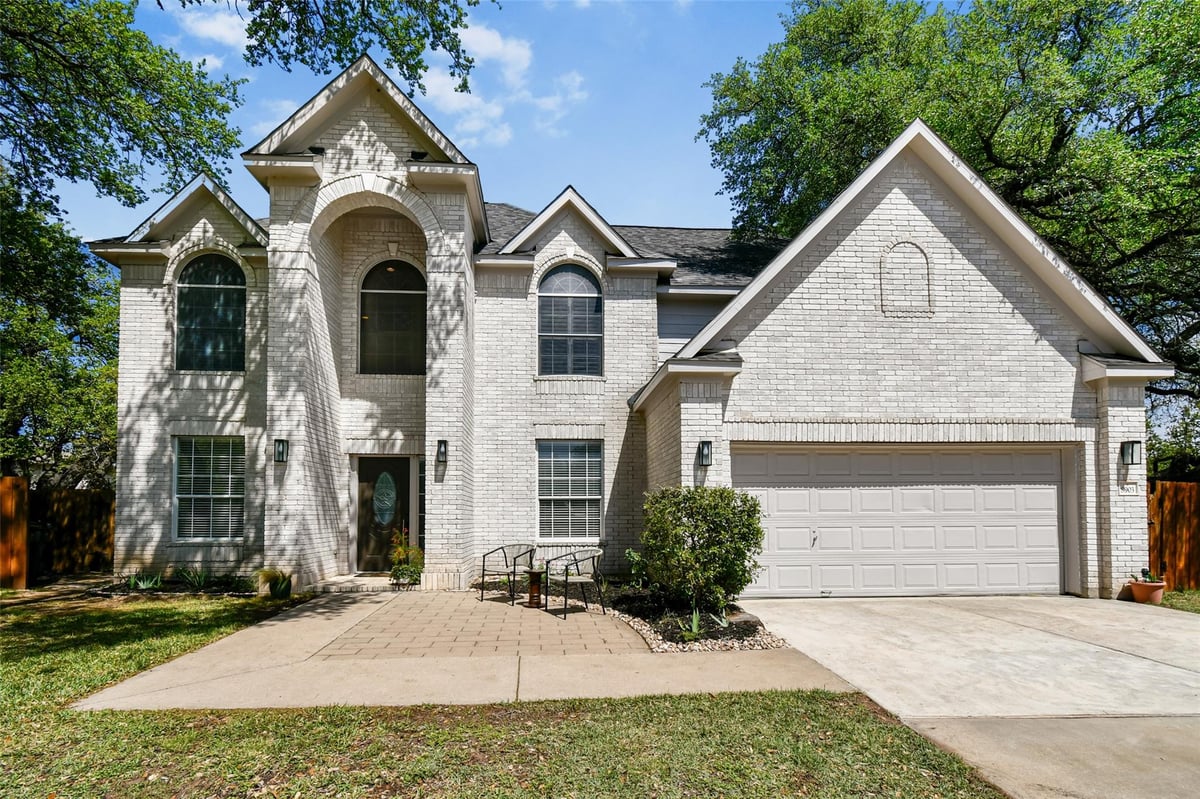 Living area at 8903 Halder Cv - 4 bed 2 bath home