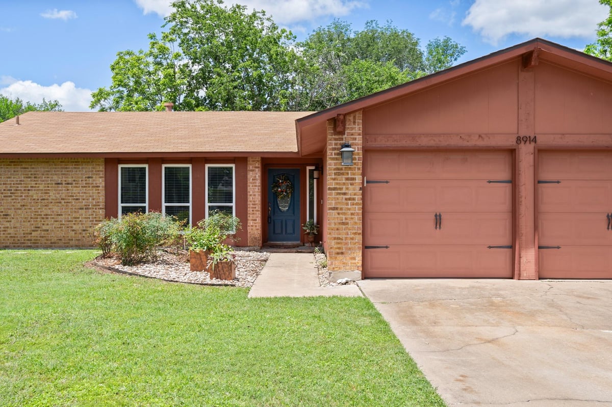 View 8914 Sparkling Creek Dr in Springwoods Sec 01 8914 Sparkling Creek Dr - front exterior - Luxury home in Springwoods Sec 01, Austin, TX