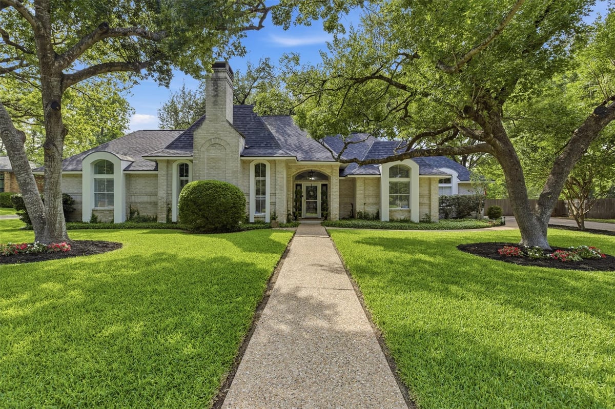 View 9 Hillway Dr in Oak Bluff Estates 9 Hillway Dr - front exterior - Luxury home in Oak Bluff Estates, Round Rock, TX
