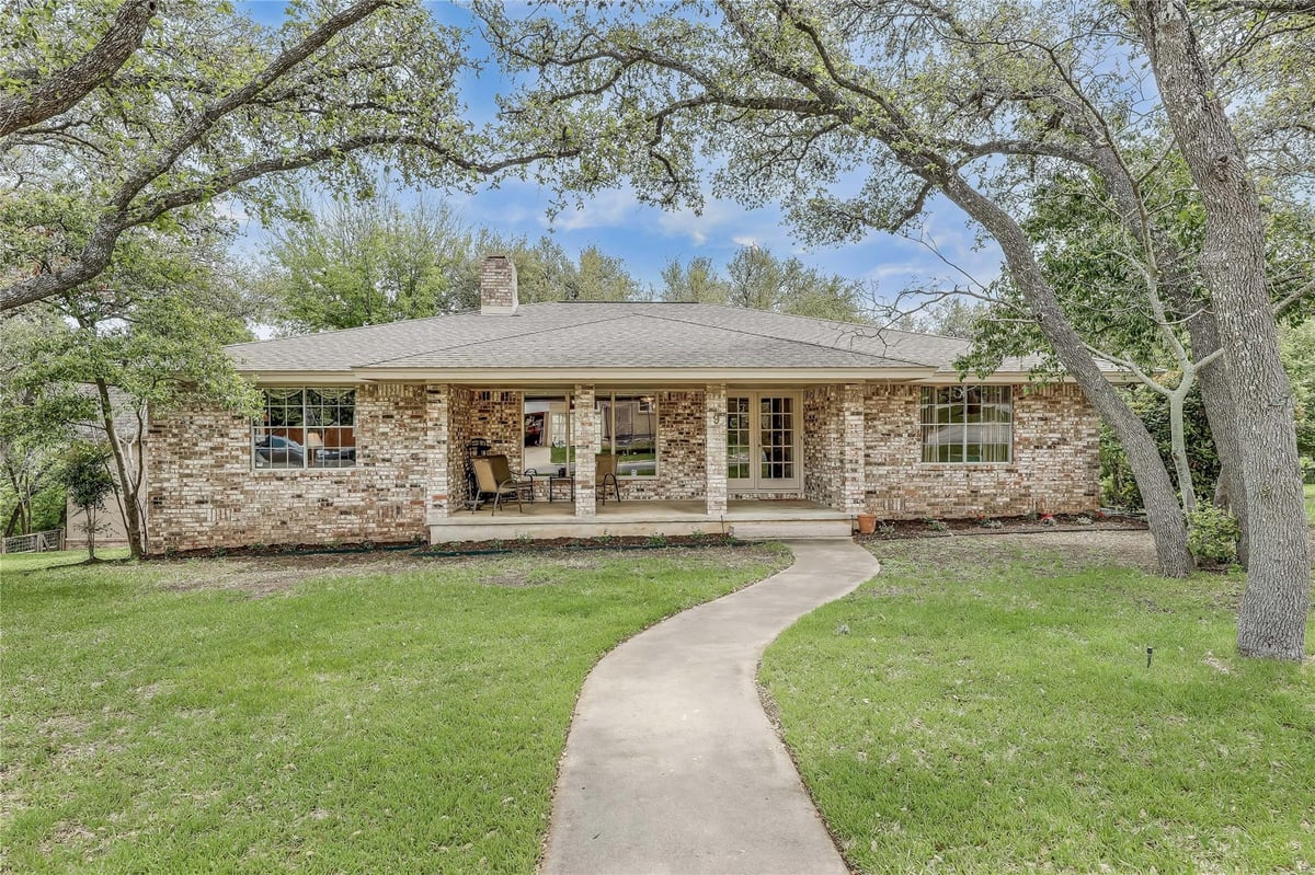View 9 Inwood CIR in Rollingwood Sec 01 9 Inwood CIR - property photo 1 - Luxury home in Rollingwood Sec 01, Austin, TX