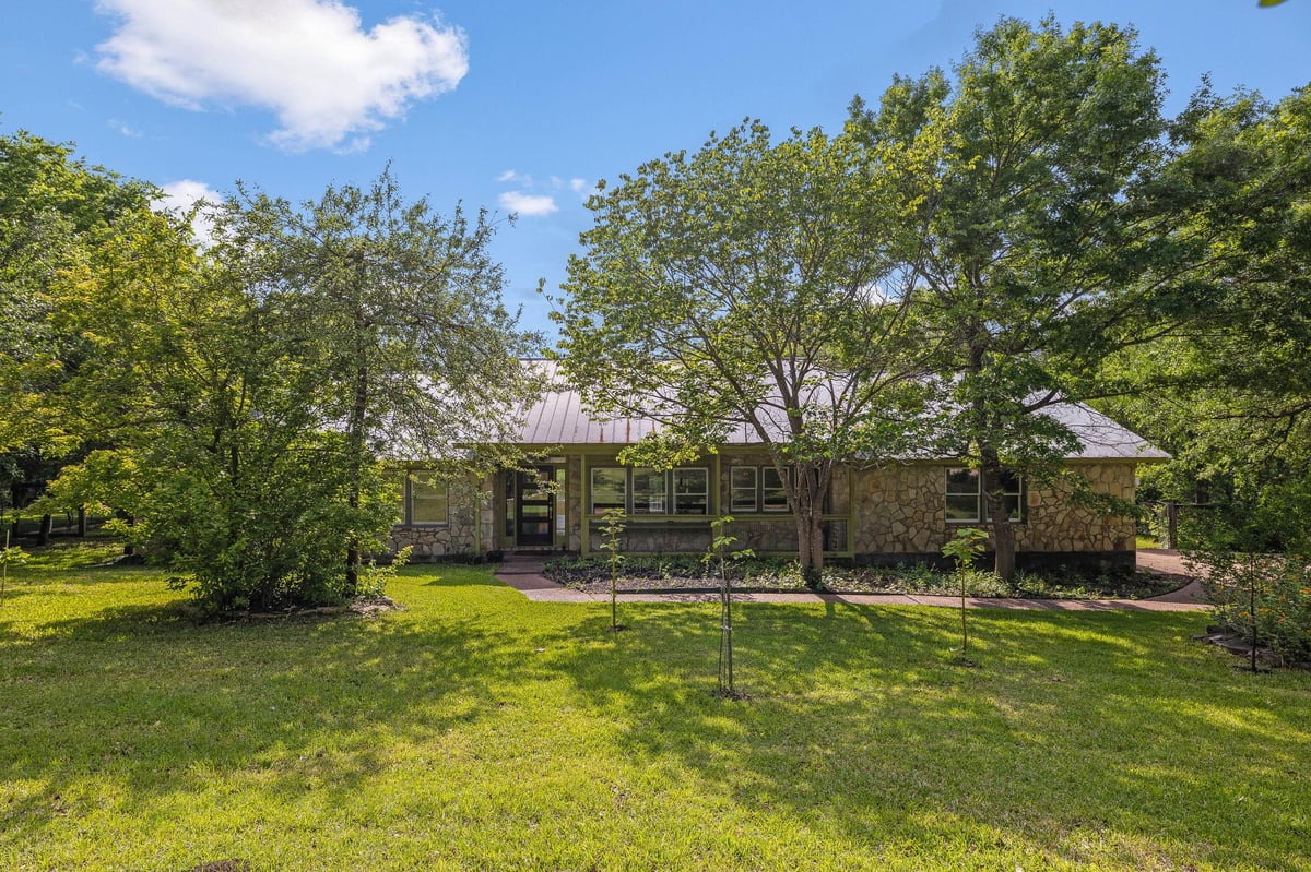 View 9 Shady Rock Ct in Old Oak Estates 9 Shady Rock Ct - front exterior - Luxury home in Old Oak Estates, Round Rock, TX