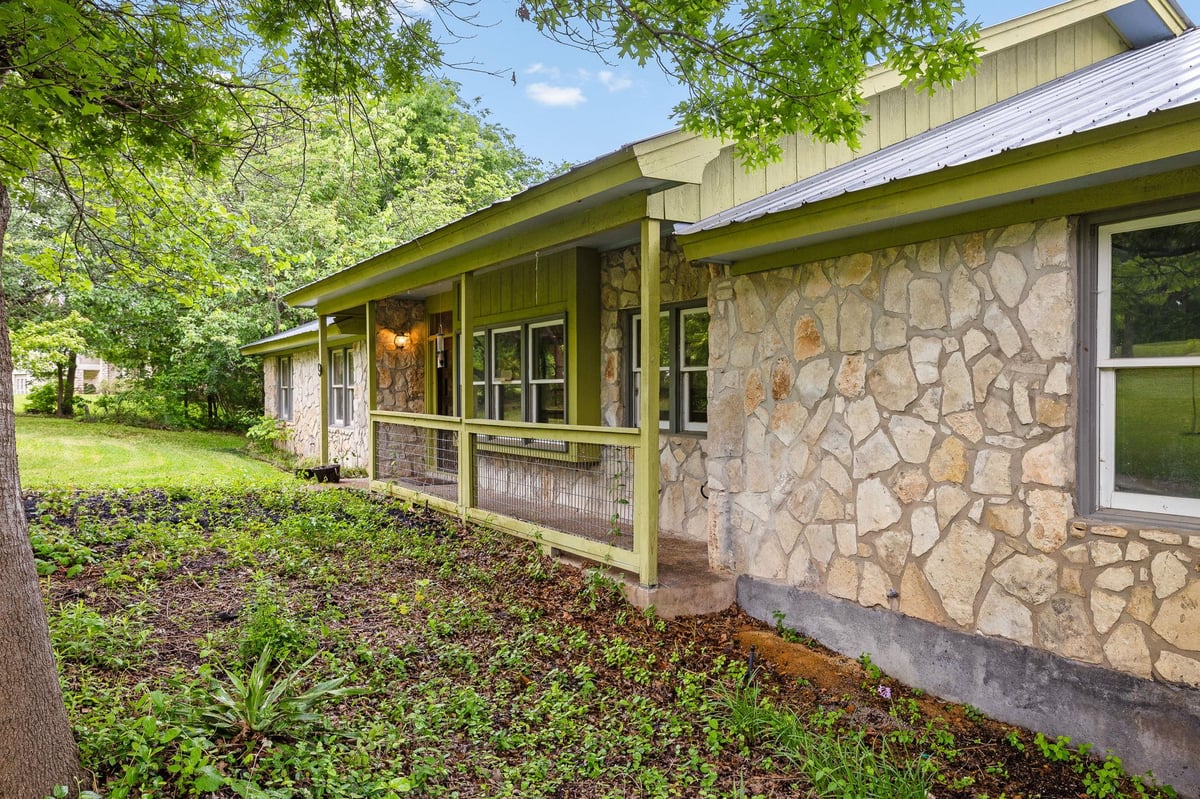 Kitchen at 9 Shady Rock Ct - 4 bed 2 bath home