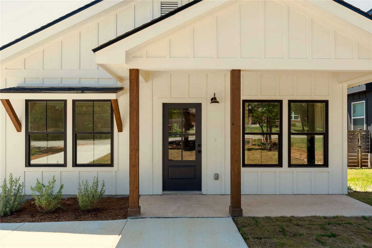 View 9 Stone Creek in Woodcreek Sec 22 9 Stone Creek - property photo 1 - Luxury home in Woodcreek Sec 22, Wimberley, TX