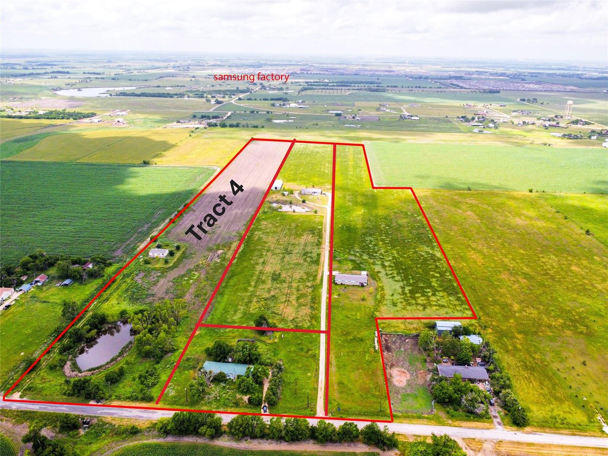 View 900 County Road 406 Rd in AM40SDXI - MH EAST 900 County Road 406 Rd - front exterior - Luxury home in AM40SDXI - MH EAST, Taylor, TX
