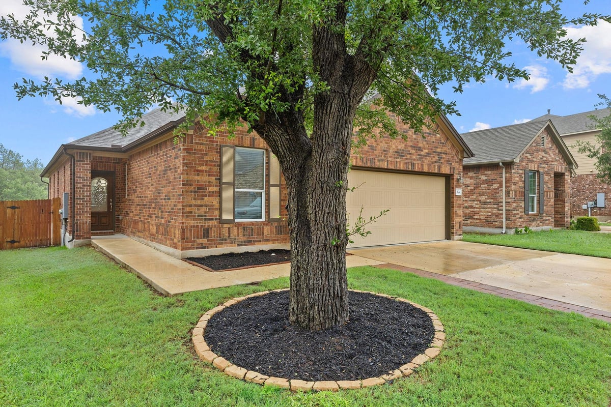 900 Crown Anchor BND - front exterior - Luxury home in Creekside/Georgetown Village Pud P, Georgetown, TX