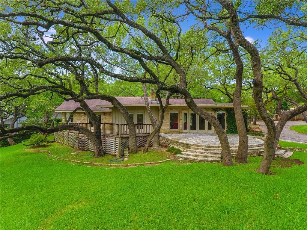 View 900 Forest View DR in Holly Bell Confirming 900 Forest View DR - front exterior - Luxury home in Holly Bell Confirming, West Lake Hills, TX