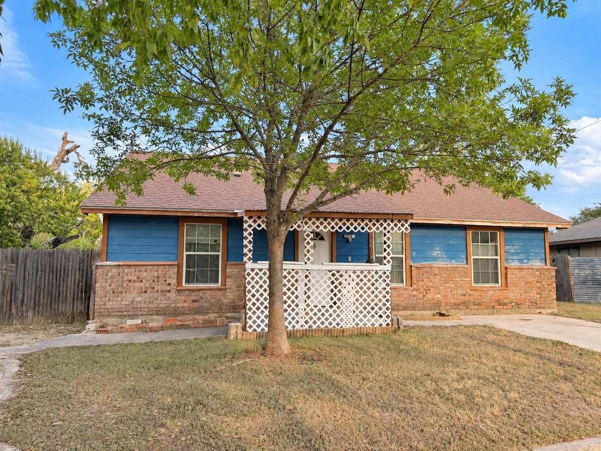 View 900 Lee LN in Lockhart 900 Lee LN, photo 1 of 14, Lockhart, Lockhart, TX