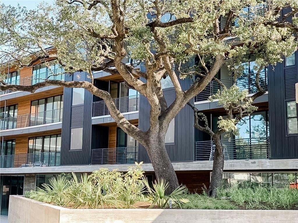 View 900 S 1st ST Unit #411 in Bouldin Creek 900 S 1st ST Unit #411 - property photo 1 - Luxury home in Bouldin Creek, Austin, TX