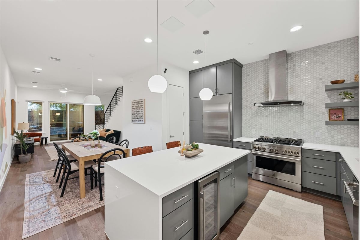 View 900 S 2 ST Unit #27 in bouldin court 900 S 2 ST Unit #27 - front exterior - Luxury home in bouldin court, Austin, TX