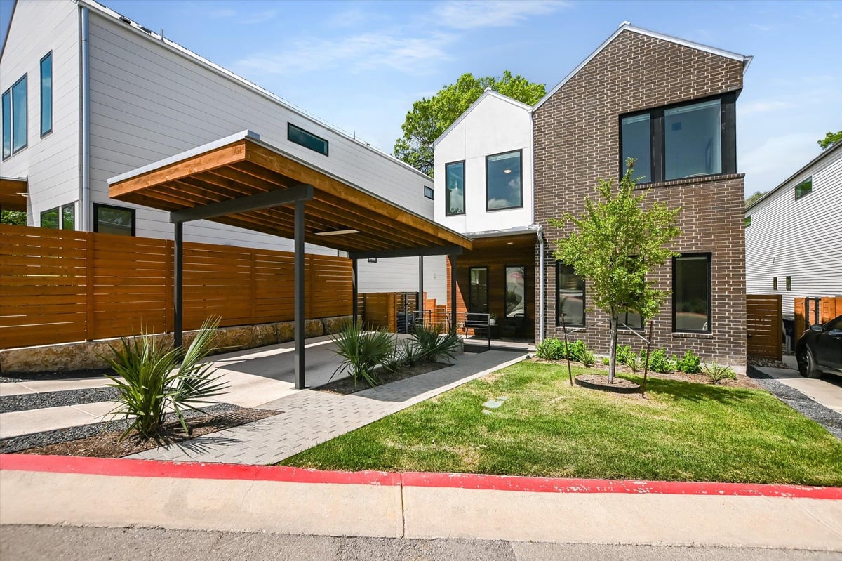 900 S 2nd St Unit #6 - front exterior - Luxury home in Bouldin Court Condos, Austin, TX