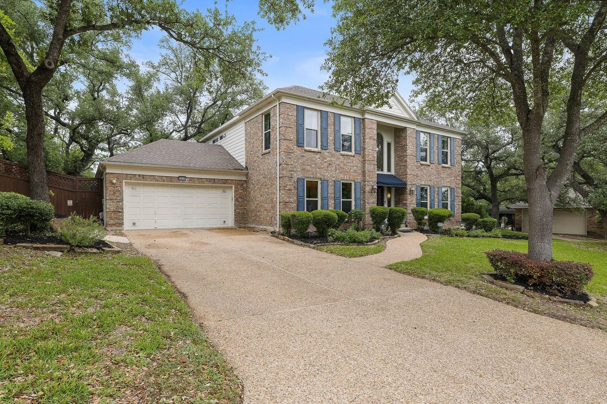 View 9004 Tweed Berwick Dr in Park At Spicewood Spgs Ph 9004 Tweed Berwick Dr - front exterior - Luxury home in Park At Spicewood Spgs Ph, Austin, TX