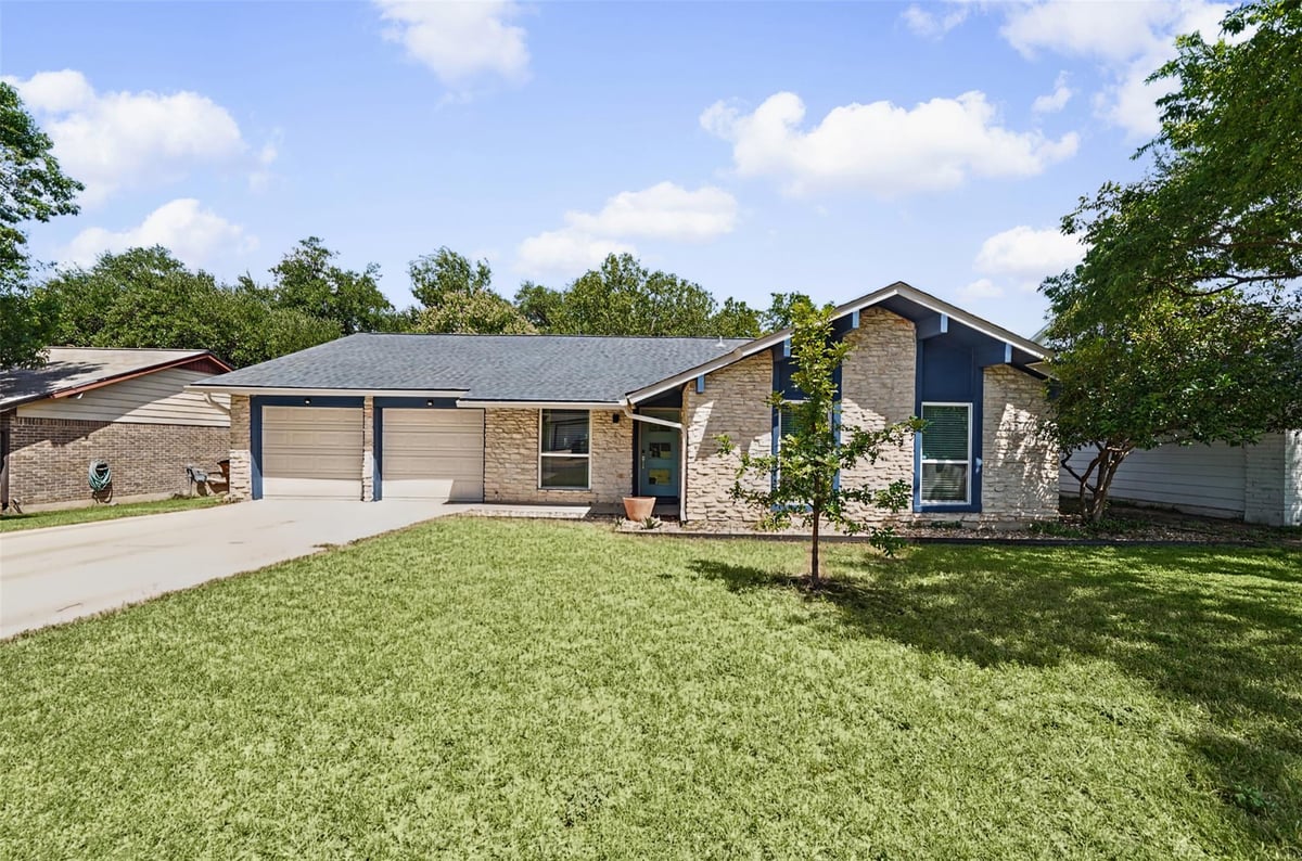 View 9007 W Pointer LN in Quail Creek West Sec 01 9007 W Pointer LN - front exterior - Luxury home in Quail Creek West Sec 01, Austin, TX