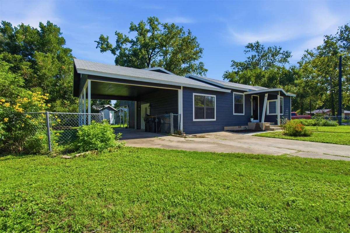 View 901 Barbara DR in Greendale Add Unit 1 901 Barbara DR - property photo 1 - Luxury home in Greendale Add Unit 1, San Marcos, TX