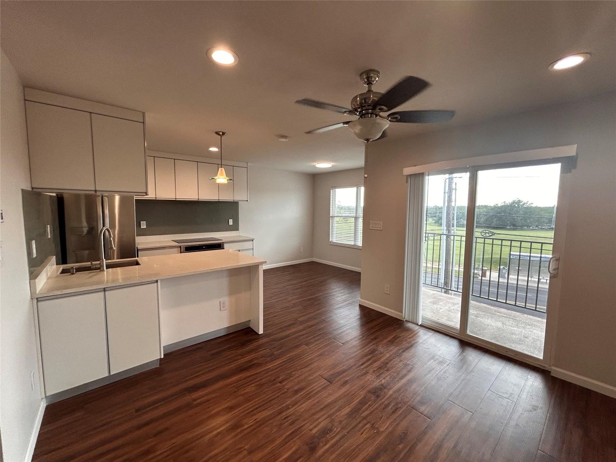 View 901 E 40th ST Unit #302 in Austin 901 E 40th ST Unit #302, photo 1, Austin, Austin, TX