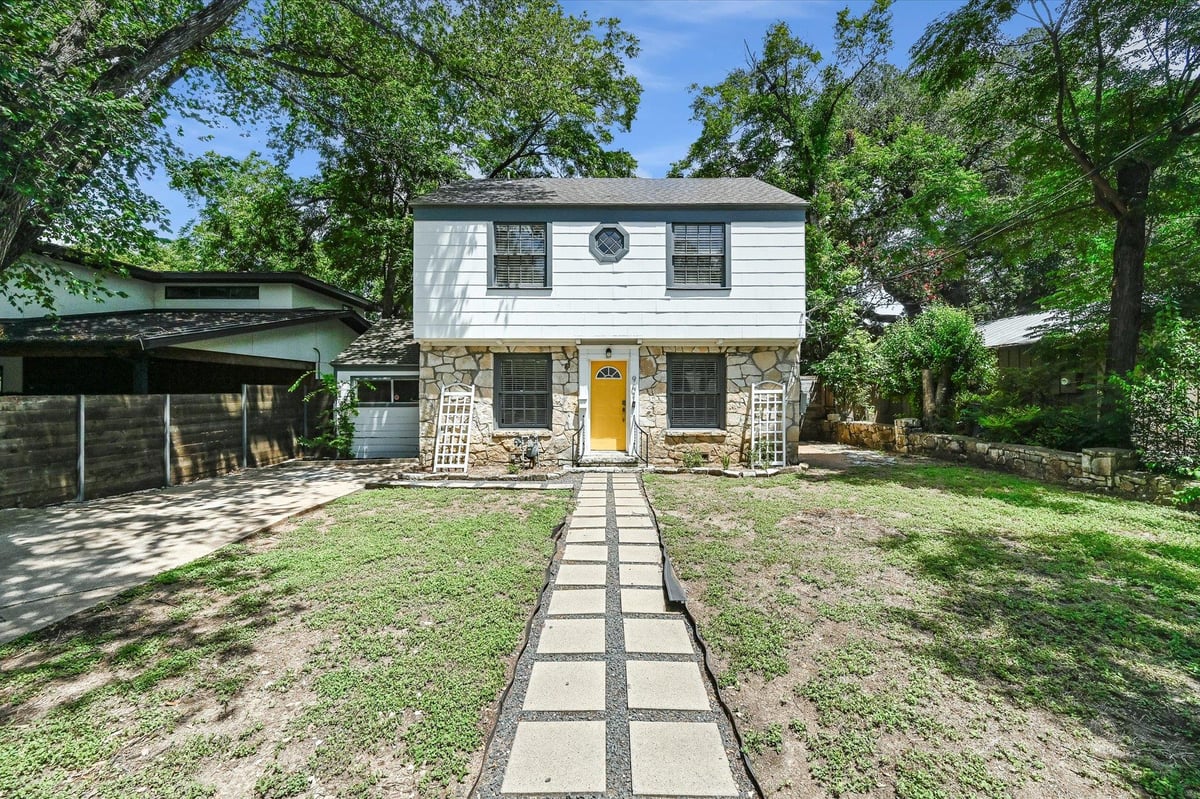 View 901 Jessie ST in Zilker 901 Jessie ST - property photo 1 - Luxury home in Zilker, Austin, TX