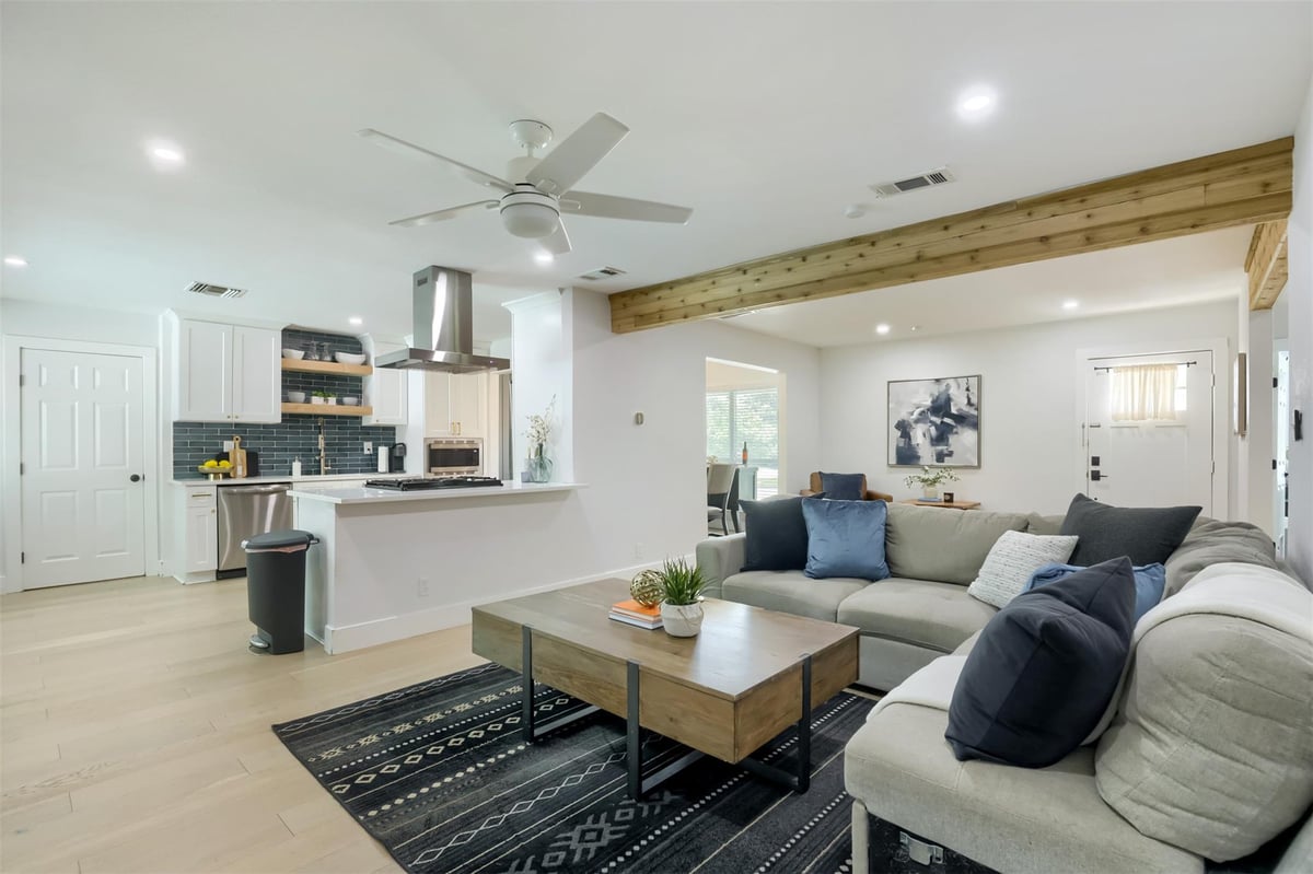 Living area at 9016 W Pointer Ln - 3 bed 2 bath home