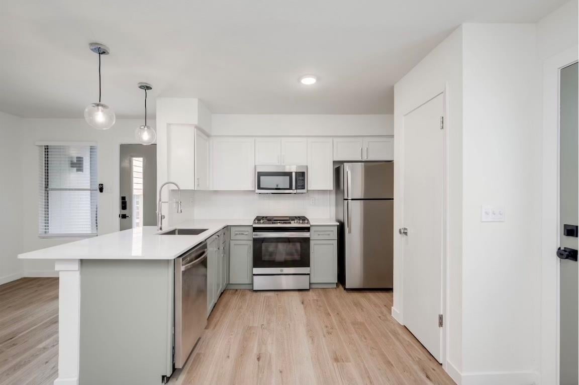 View 902 Airoso CV Unit #C in Heatherwood 902 Airoso CV Unit #C - property photo 1 - Luxury home in Heatherwood, Austin, TX