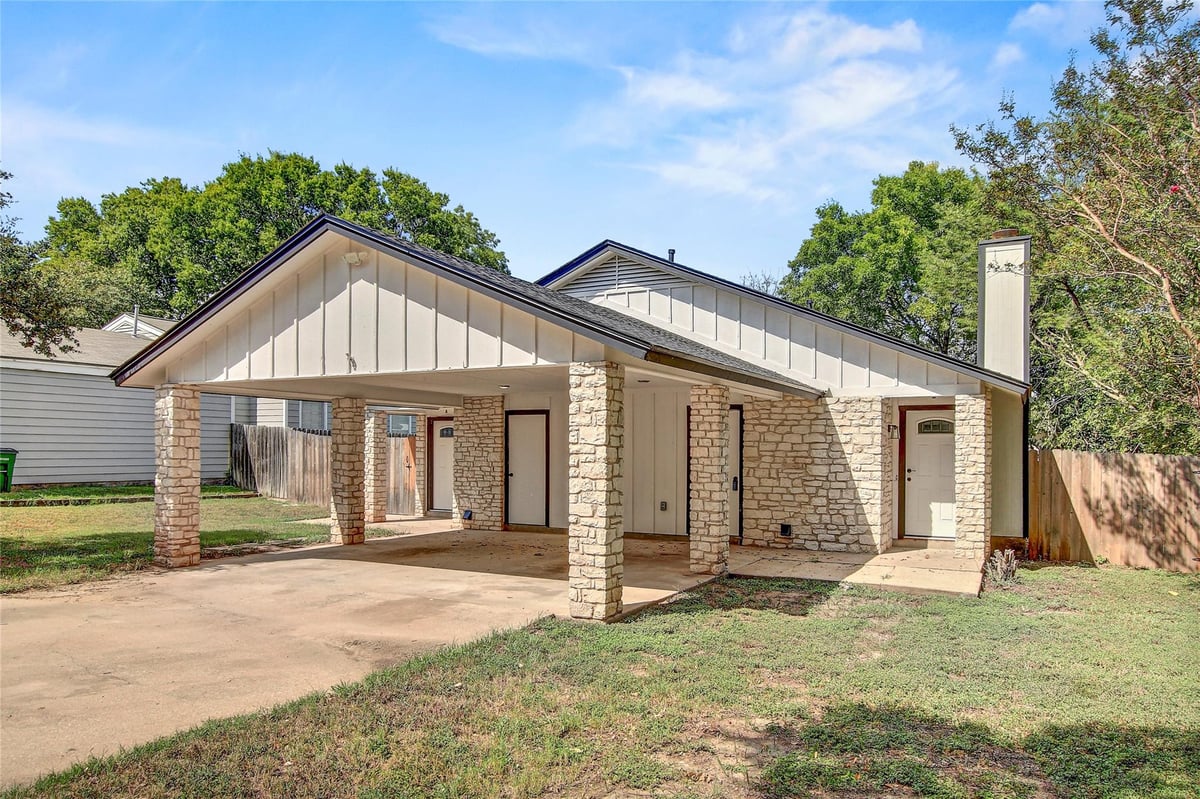 View 902 King Albert ST Unit #B in Southbreeze 902 King Albert ST Unit #B - property photo 1 - Luxury home in Southbreeze, Austin, TX