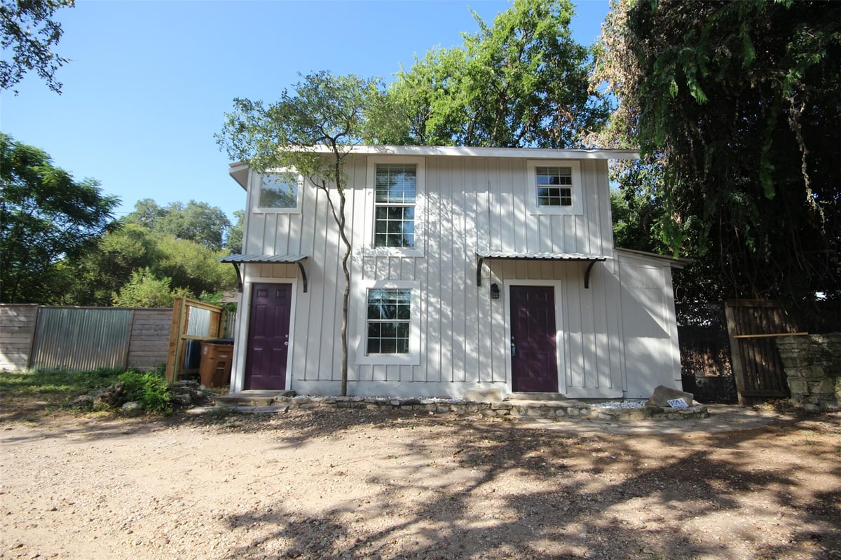 View 902 Possum Trot ST in Boulevard Heights 902 Possum Trot ST - property photo 1 - Luxury home in Boulevard Heights, Austin, TX