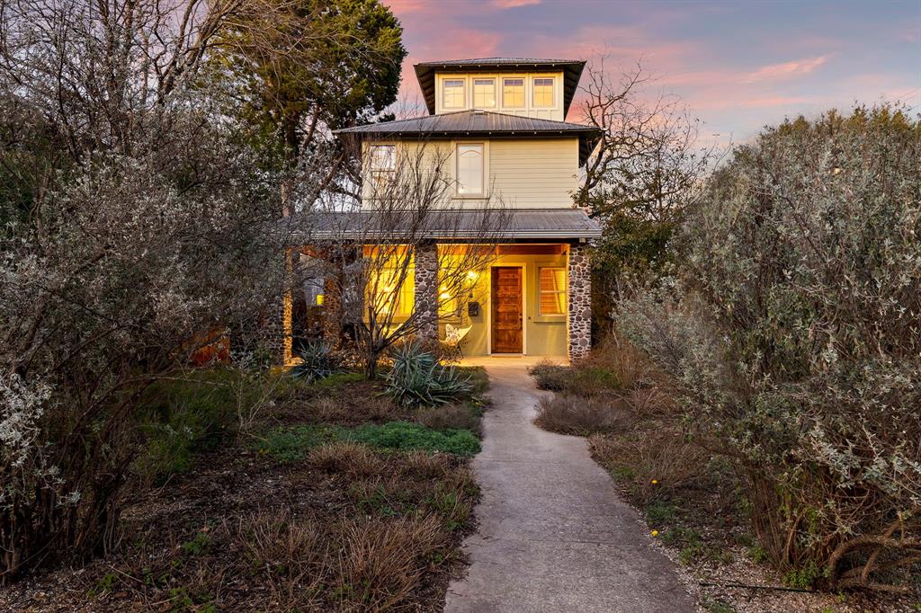 View 902 W Gibson St in Bouldin Creek 902 W Gibson St - property photo 1 - Luxury home in Bouldin Creek, Austin, TX