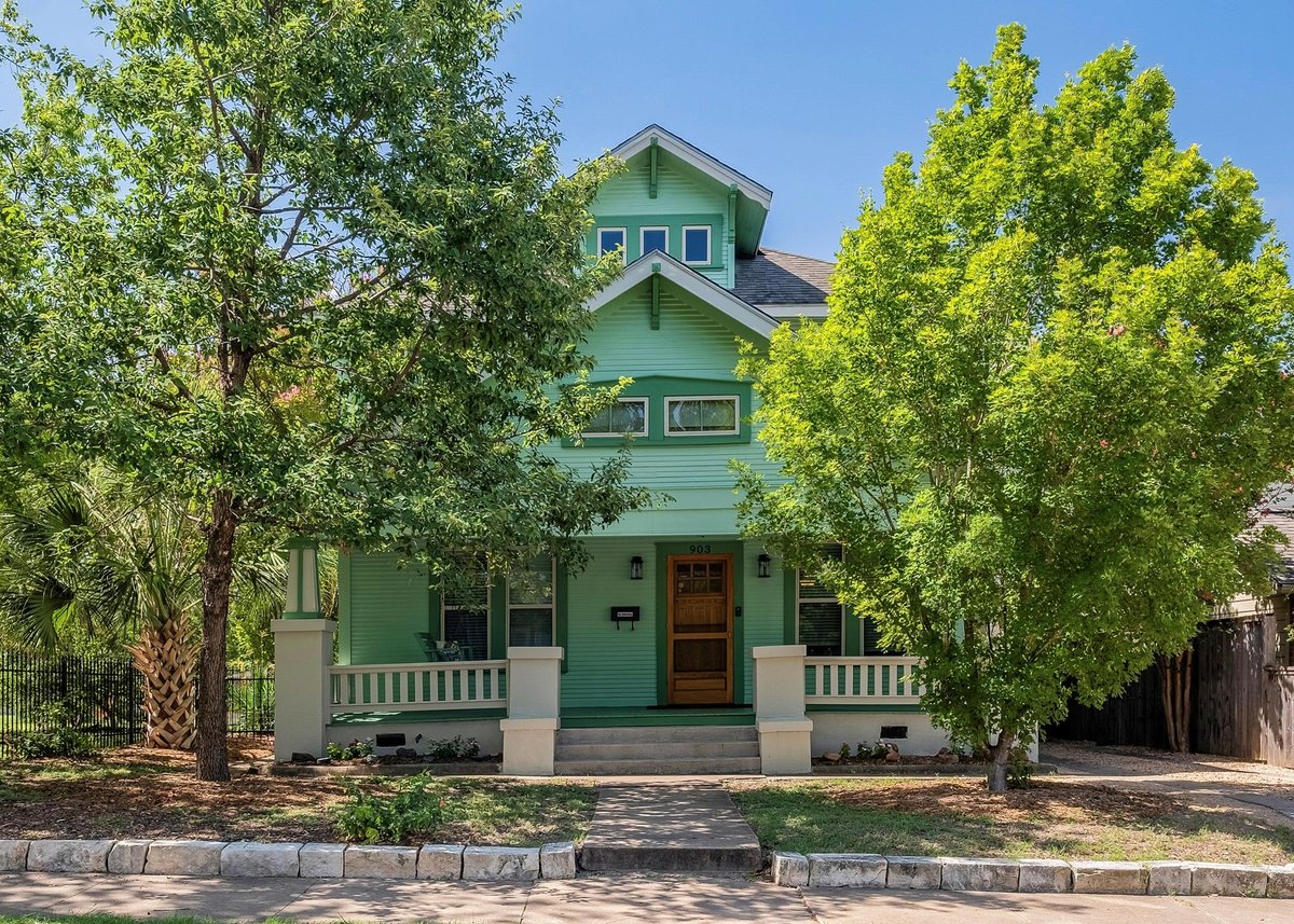 View 903 E 14th ST in Division B 903 E 14th ST - property photo 1 - Luxury home in Division B, Austin, TX