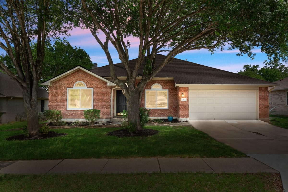 View 903 Plumbago Dr in Bohls Place Sec 08 903 Plumbago Dr - front exterior - Luxury home in Bohls Place Sec 08, Pflugerville, TX