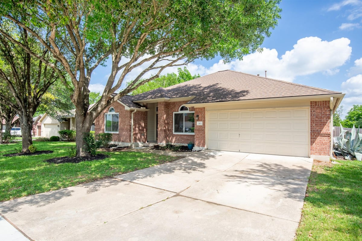 Kitchen at 903 Plumbago Dr - 3 bed 2 bath home